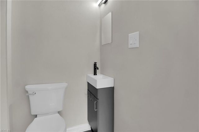 7 E Lewis RD, Hampton, VA 23666