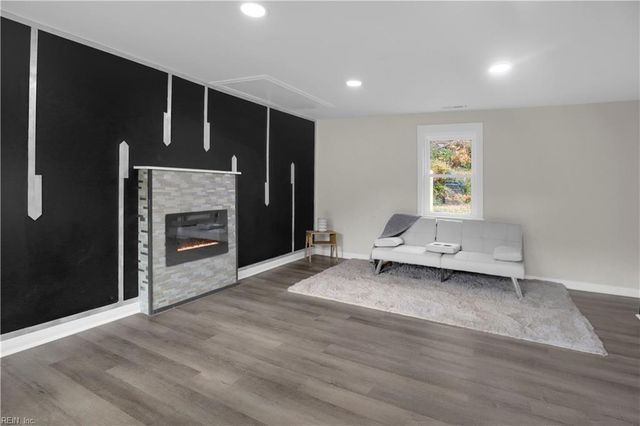 7 E Lewis RD, Hampton, VA 23666