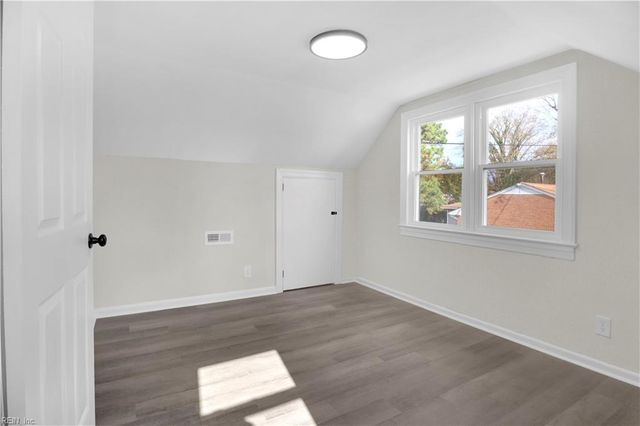 7 E Lewis RD, Hampton, VA 23666