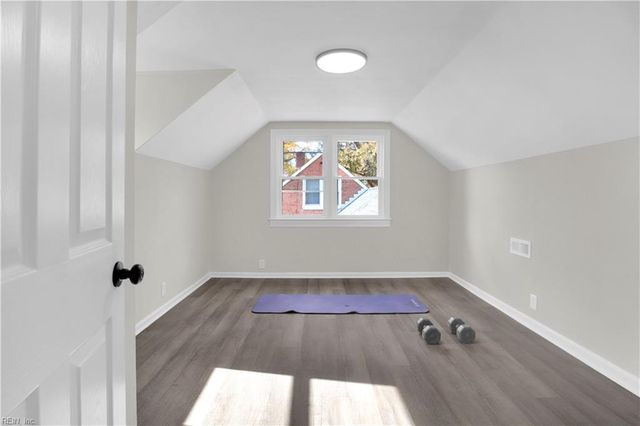 7 E Lewis RD, Hampton, VA 23666