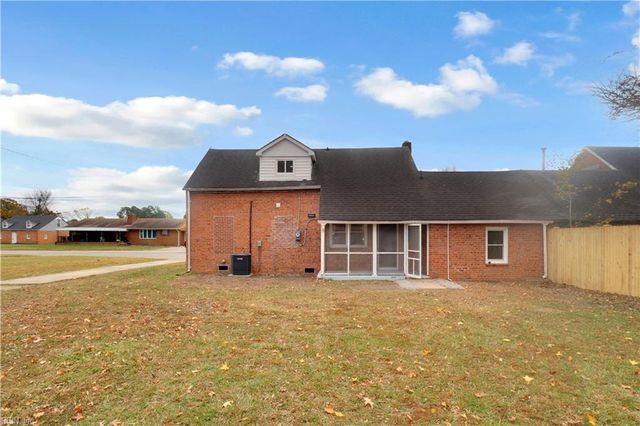 7 E Lewis RD, Hampton, VA 23666