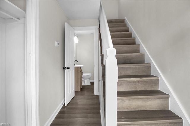 7 E Lewis RD, Hampton, VA 23666