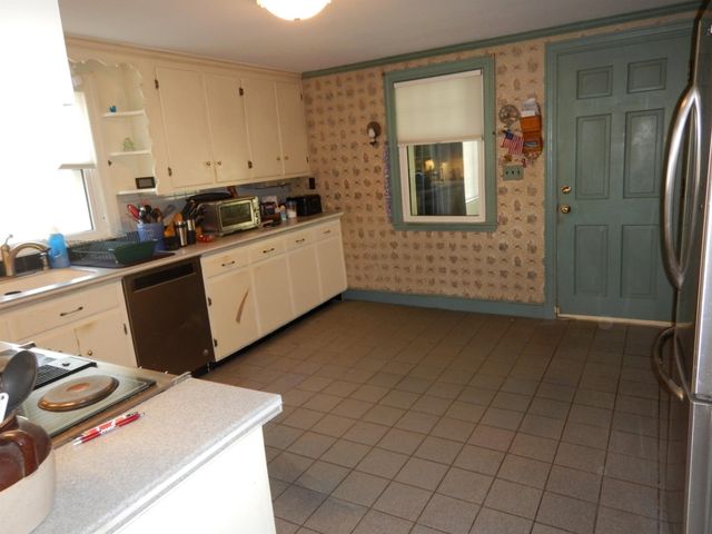 180 BIRCHWOOD Road, Manchester, NH 03104