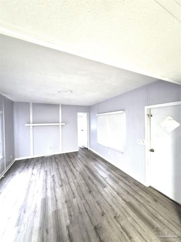 5472 Dover Ave, Pensacola, FL 32526