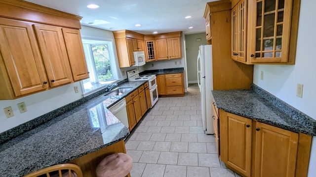 20 Colonial Rd, Hingham, MA 02043