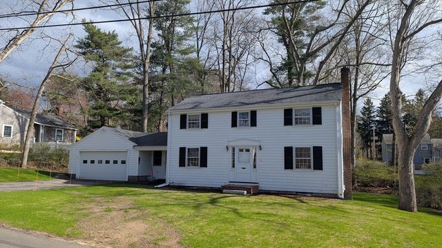 20 Colonial Rd, Hingham, MA 02043