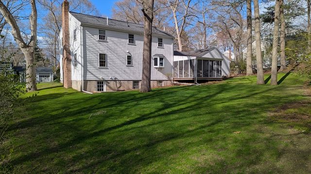 20 Colonial Rd, Hingham, MA 02043