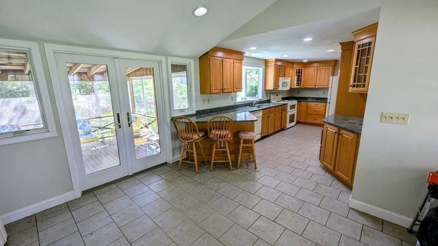 20 Colonial Rd, Hingham, MA 02043