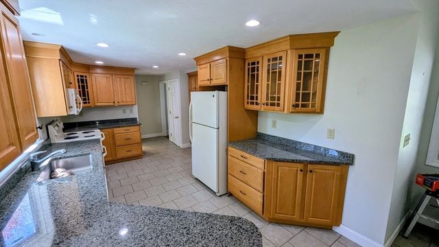 20 Colonial Rd, Hingham, MA 02043