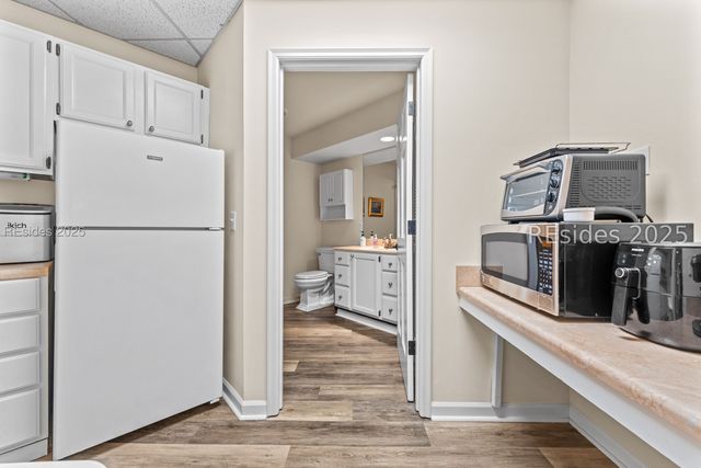 19 Shelter Cove Ln Ste 207, Hilton Head Island, SC 29928