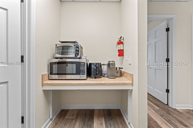 19 Shelter Cove Ln Ste 207, Hilton Head Island, SC 29928