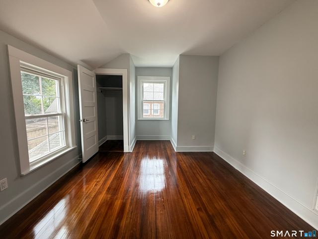32 Hadley Street, Bridgeport, CT 06610