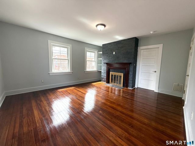 32 Hadley Street, Bridgeport, CT 06610