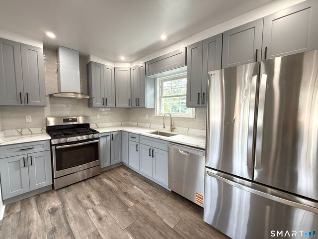 32 Hadley Street, Bridgeport, CT 06610