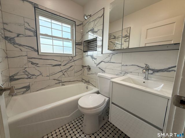 32 Hadley Street, Bridgeport, CT 06610