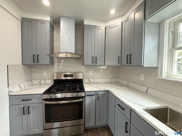 32 Hadley Street, Bridgeport, CT 06610