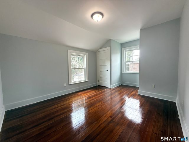 32 Hadley Street, Bridgeport, CT 06610