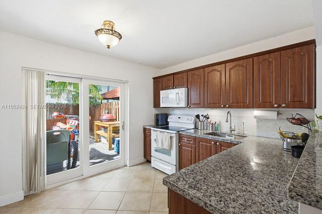 560 NW 82nd Pl 306, Miami, FL 33126