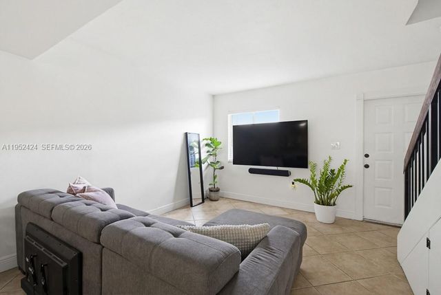 560 NW 82nd Pl 306, Miami, FL 33126