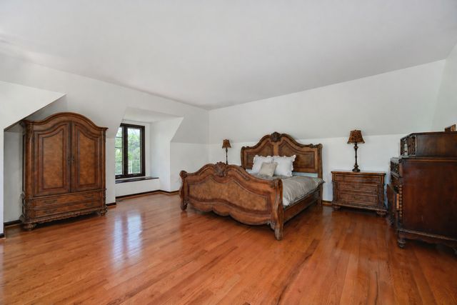 1340 Wood Hill Lane, Lake Forest, IL 60045