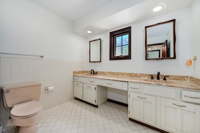 1340 Wood Hill Lane, Lake Forest, IL 60045