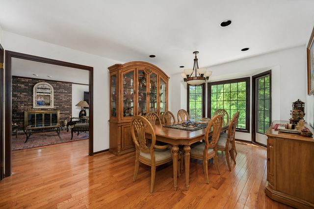 1340 Wood Hill Lane, Lake Forest, IL 60045