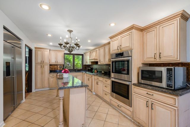 1340 Wood Hill Lane, Lake Forest, IL 60045