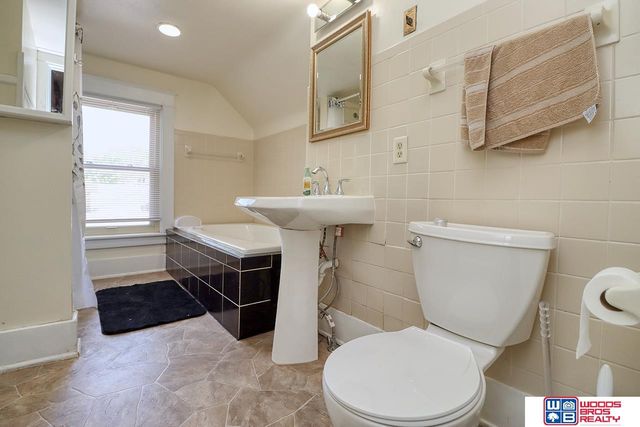4834 Madison Avenue, Lincoln, NE 68504