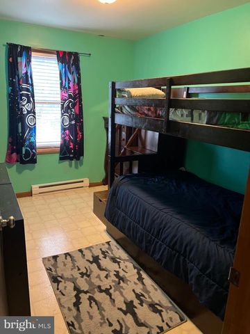 1595 OAK LN, Dover, PA 17315