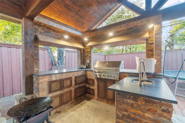 1006 Manning Street, Grand Prairie, TX 75051