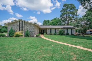 317 E Robinwood, White Oak, TX 75693
