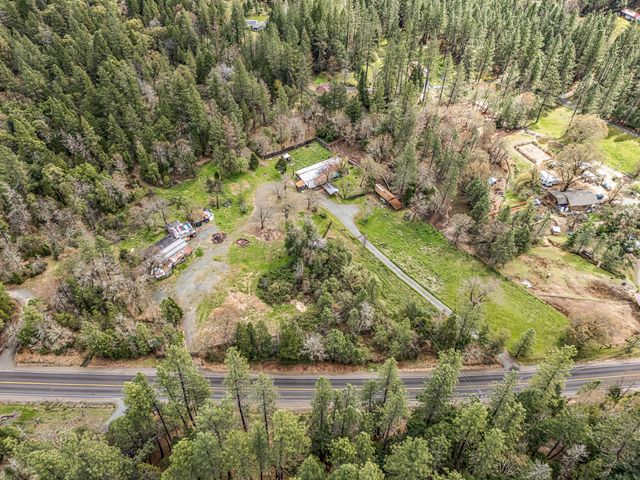 9650 W Evans Creek Road, Rogue River, OR 97537