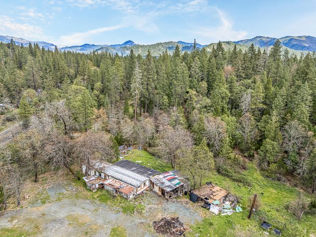 9650 W Evans Creek Road, Rogue River, OR 97537