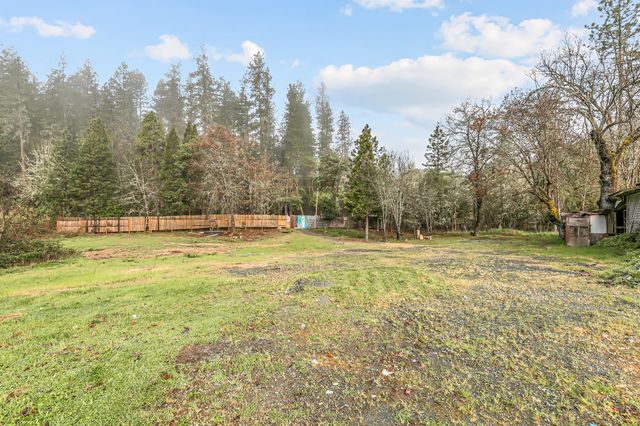 9650 W Evans Creek Road, Rogue River, OR 97537