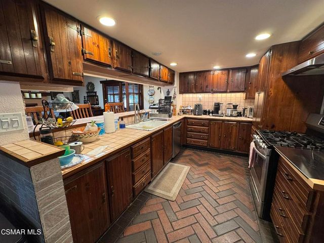 22900 Roscoe Boulevard, West Hills, CA 91304