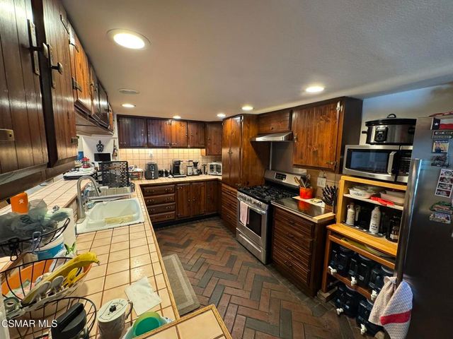 22900 Roscoe Boulevard, West Hills, CA 91304