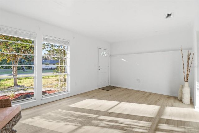 1045 N FAN PALM POINT, Crystal River, FL 34429