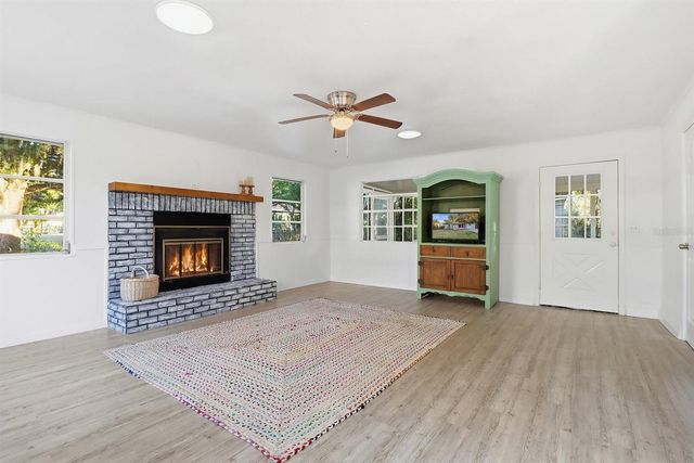 1045 N FAN PALM POINT, Crystal River, FL 34429