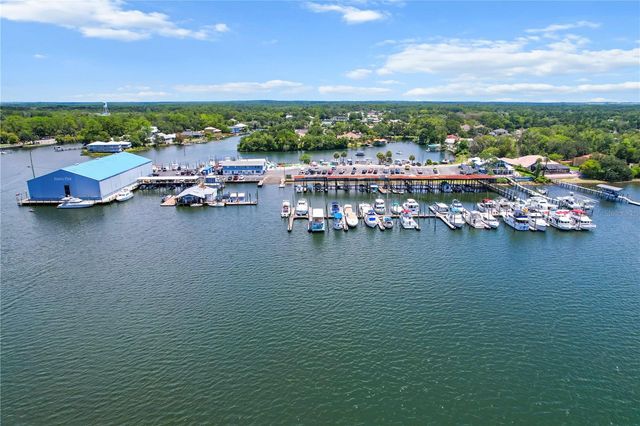 1045 N FAN PALM POINT, Crystal River, FL 34429