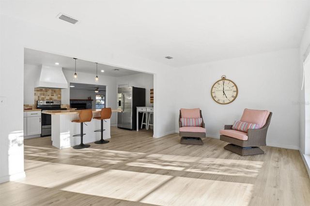 1045 N FAN PALM POINT, Crystal River, FL 34429