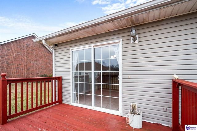 111 Victory Lake Drive, Vine Grove, KY 40175