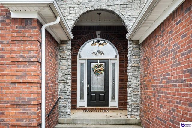 111 Victory Lake Drive, Vine Grove, KY 40175