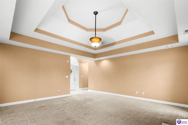 111 Victory Lake Drive, Vine Grove, KY 40175