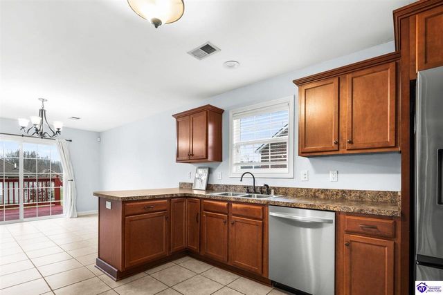 111 Victory Lake Drive, Vine Grove, KY 40175