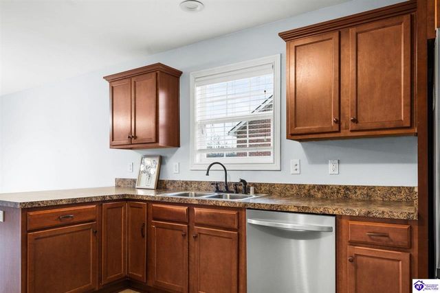 111 Victory Lake Drive, Vine Grove, KY 40175