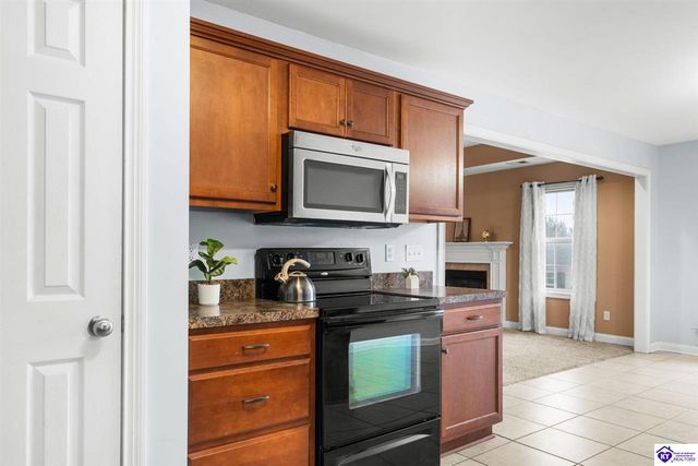 111 Victory Lake Drive, Vine Grove, KY 40175