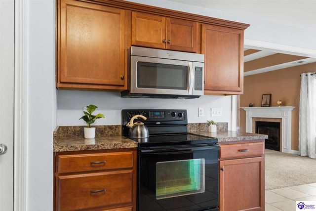 111 Victory Lake Drive, Vine Grove, KY 40175