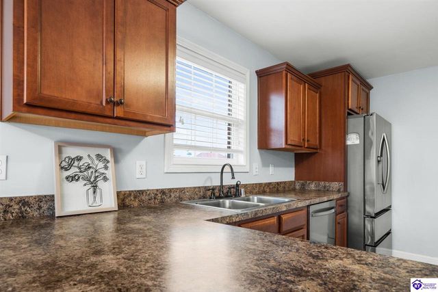 111 Victory Lake Drive, Vine Grove, KY 40175