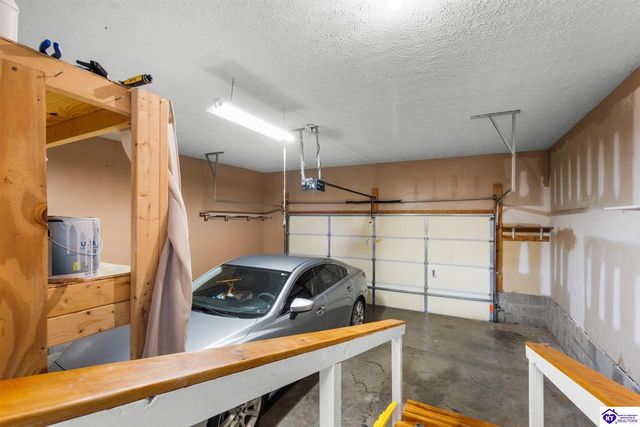 111 Victory Lake Drive, Vine Grove, KY 40175