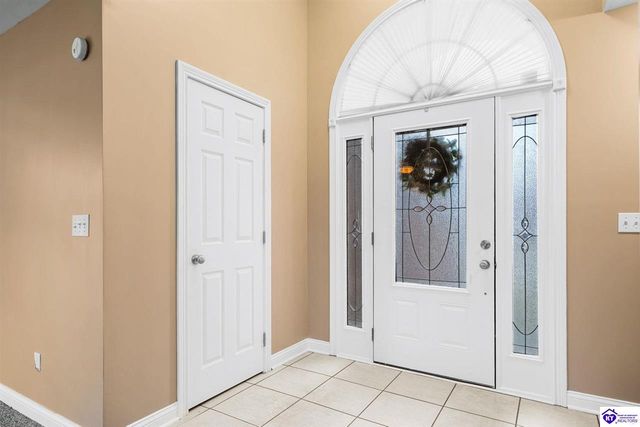 111 Victory Lake Drive, Vine Grove, KY 40175